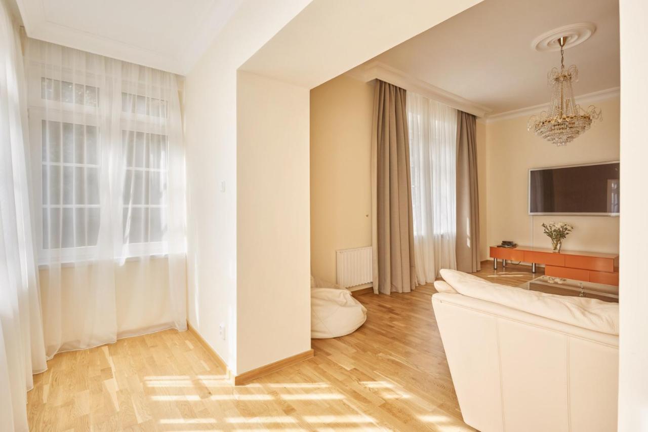 Deluxe Apartment